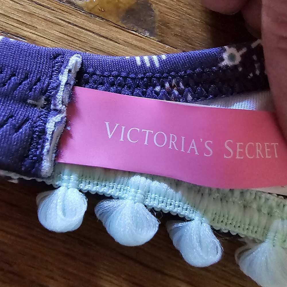 Victoria's Secret Bandeau Tassel Purple Print Bikini Swim Top Bra Size 32C NWOT - Picture 9 of 12